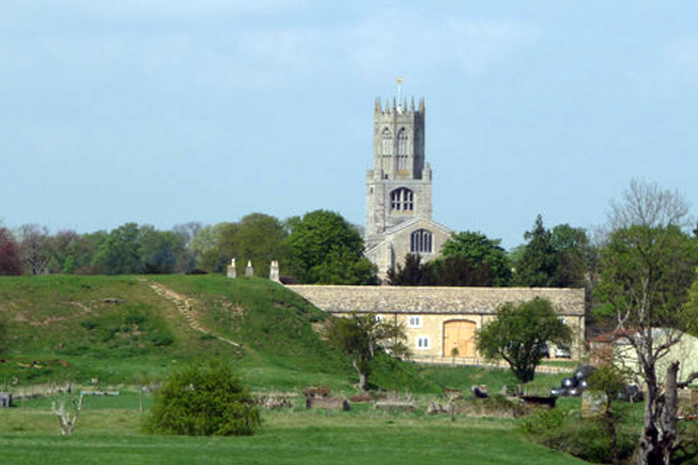 Fotheringay Castle: Birthplace of a King, Execution Place of a Queen